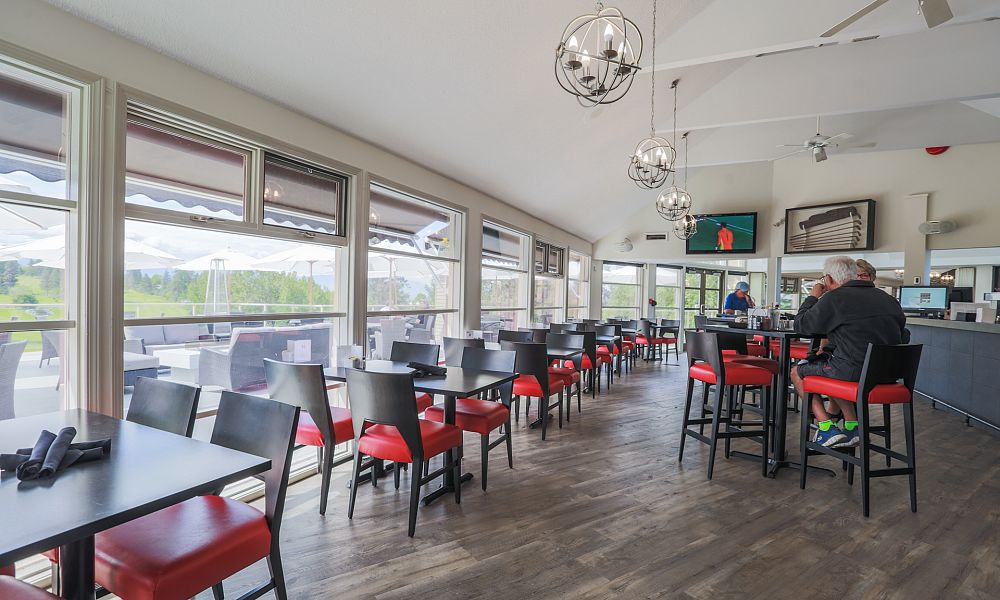 Clubhouse Dining and Lounge